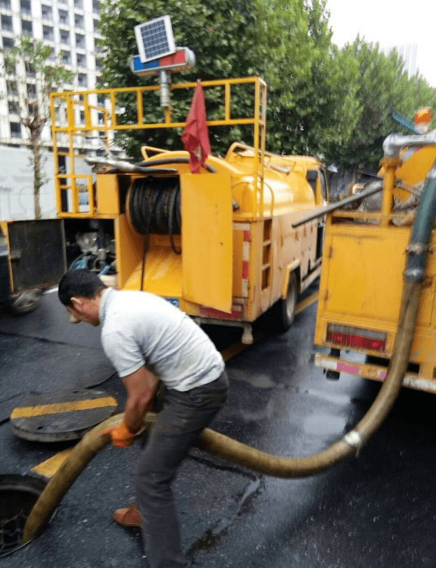 吸污車污水轉運作業抽菌種污水轉運施工價格 #抽菌種污水轉運 #抽污水池 #污泥脫水處理 #清理淤泥池